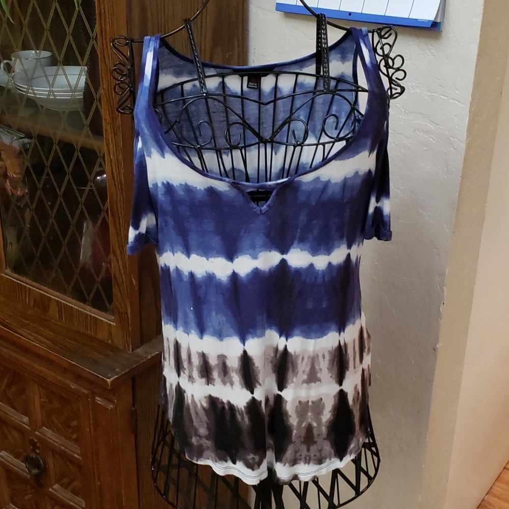 Top cold shoulder